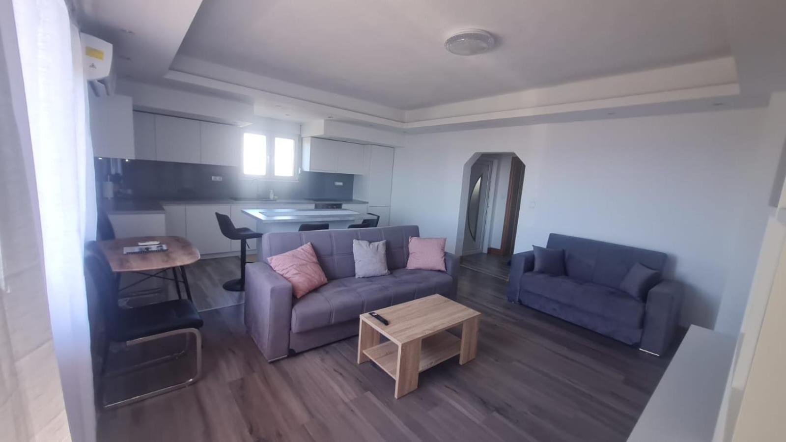 Apartmani Sandra Kaštela Zewnętrze zdjęcie